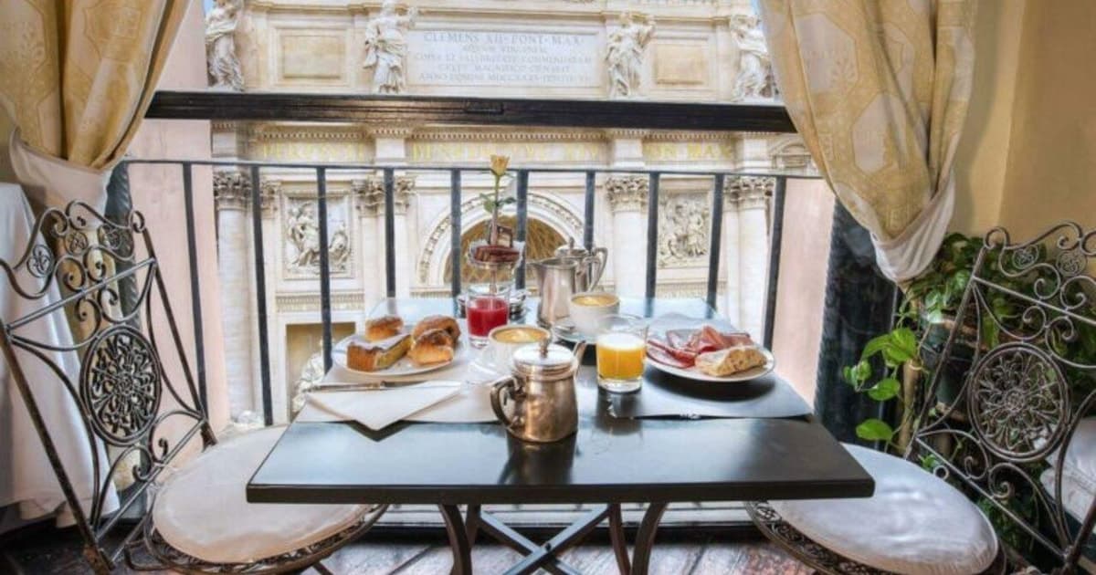 Rome: Trevi Fountain and Aperitif with a View of the Fountain