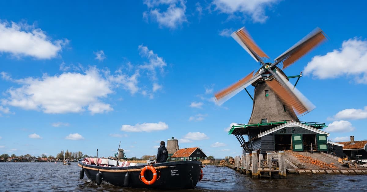 Amsterdam: Small Group Zaanse Schans + Cruise, Volendam Tour