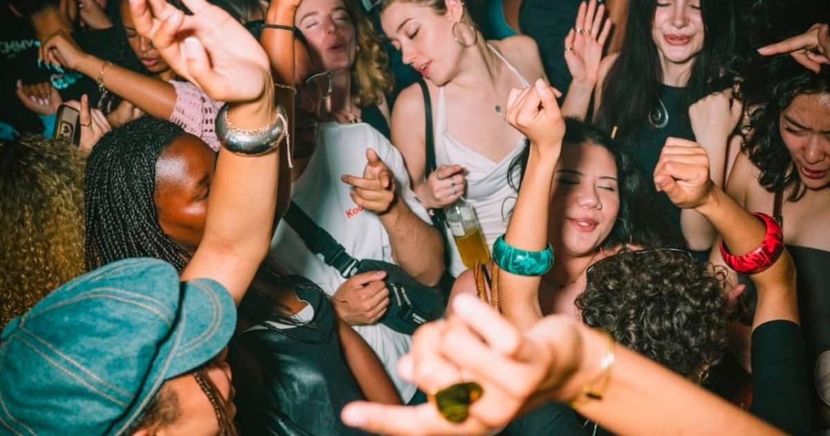 Barcelona: tour de azoteas y vida nocturna con entrada VIP a discotecas