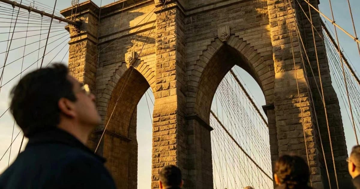 NYC: Brooklyn Bridge Guided Walking Tour to DUMBO