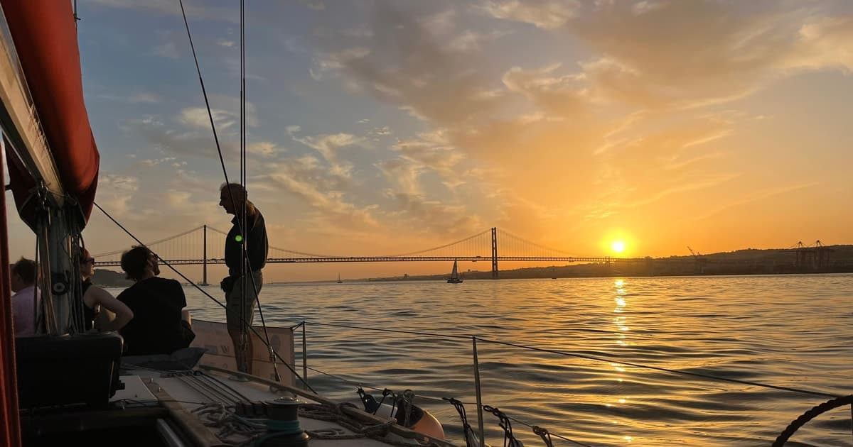 Lisbon Sunset Sensations 2h Cruise