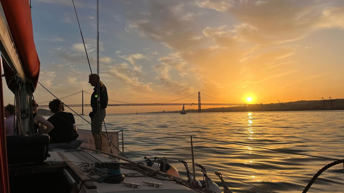 Lisbon Sunset Sensations 2h Cruise