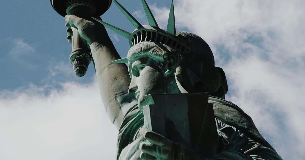 NYC: Statue of Liberty & Ellis Island Guided Tour with Ferry