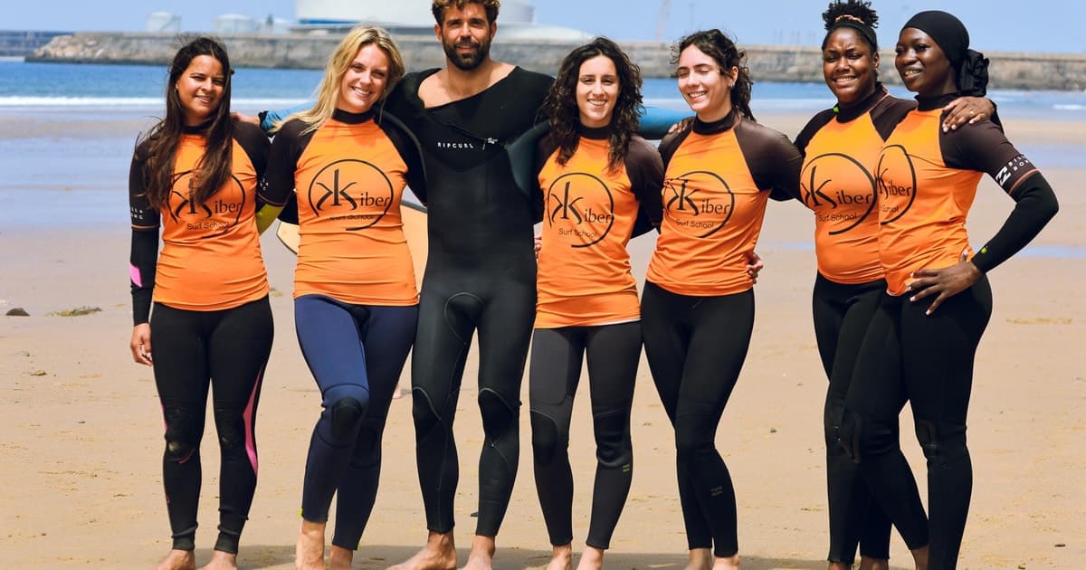 Porto: Surf Lesson with Experienced Surf School