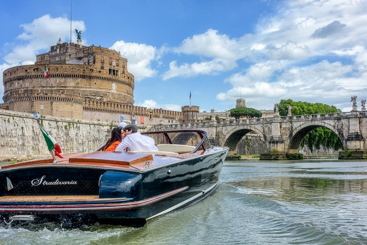 Roma: crucero privado por el río Tíber en un barco de lujo