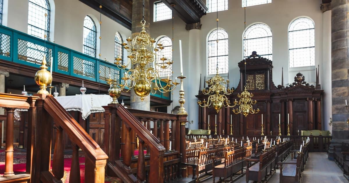 Tour privado por el barrio judío, la sinagoga y un museo, y paseo en barco