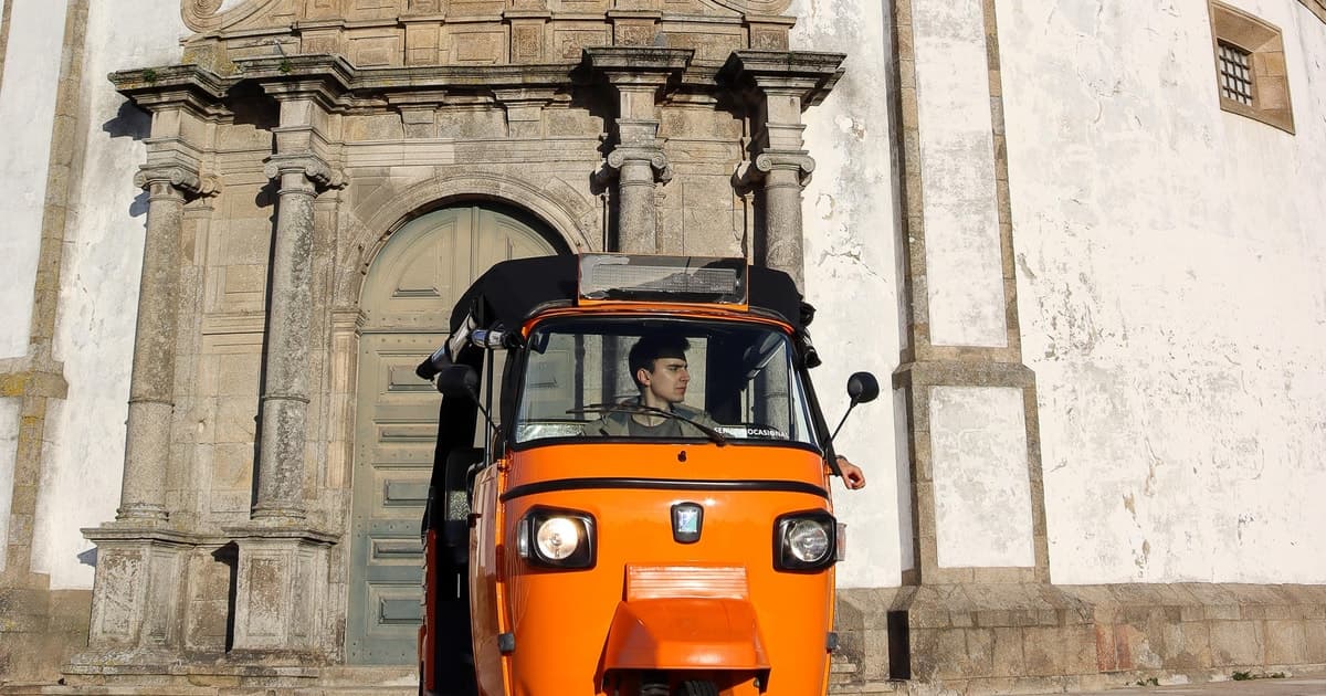 Porto: Fun Private Tuk Tuk Tour