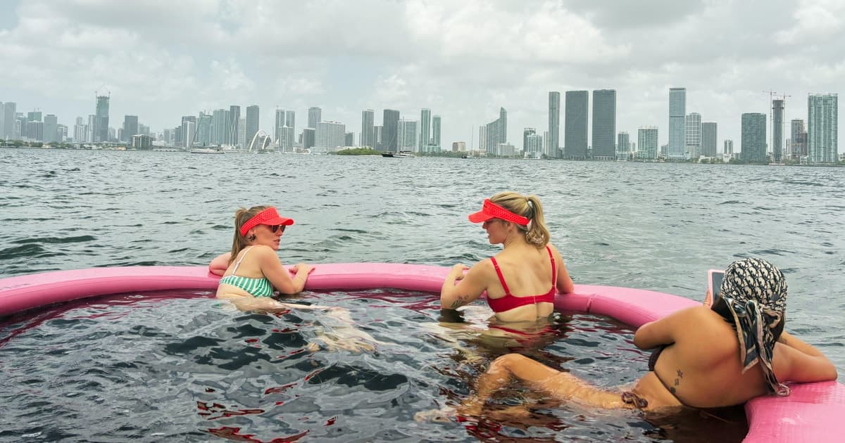 Miami Ultimate Water Experience: Jet Skis, Open Bar & Cruise