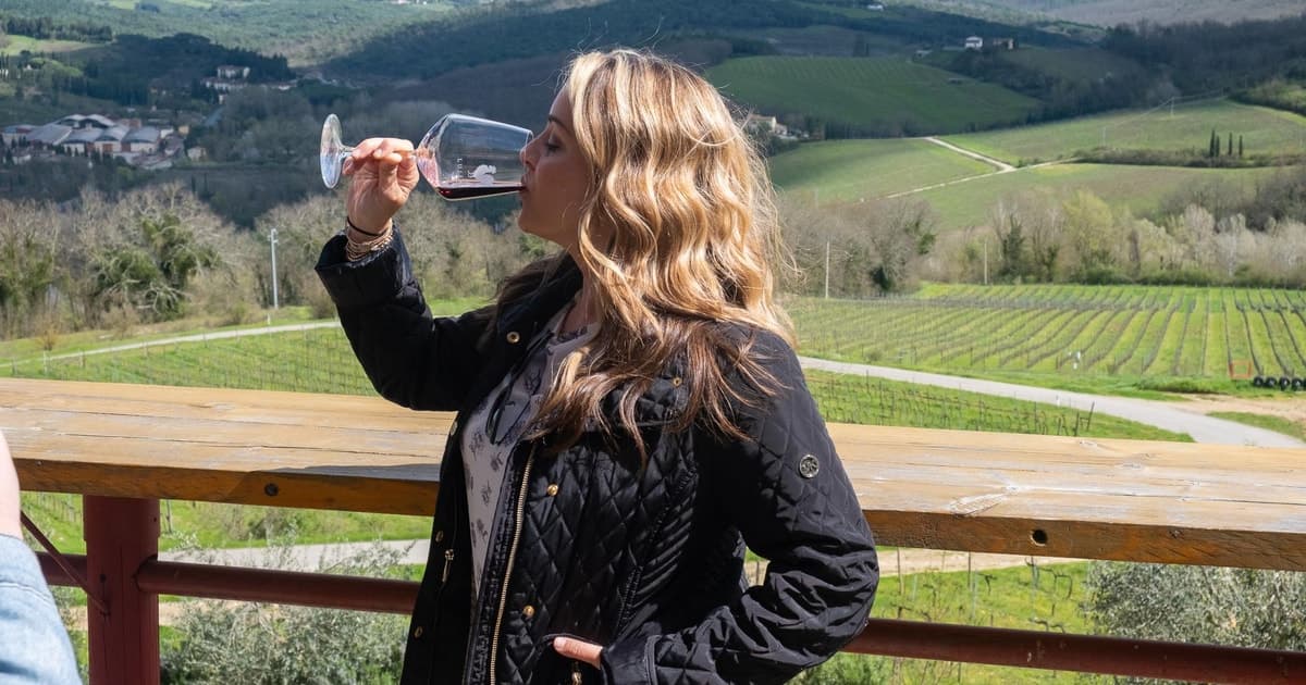 Florence: Brunello Wine Tour to 2 Wineries with Tuscan Lunch