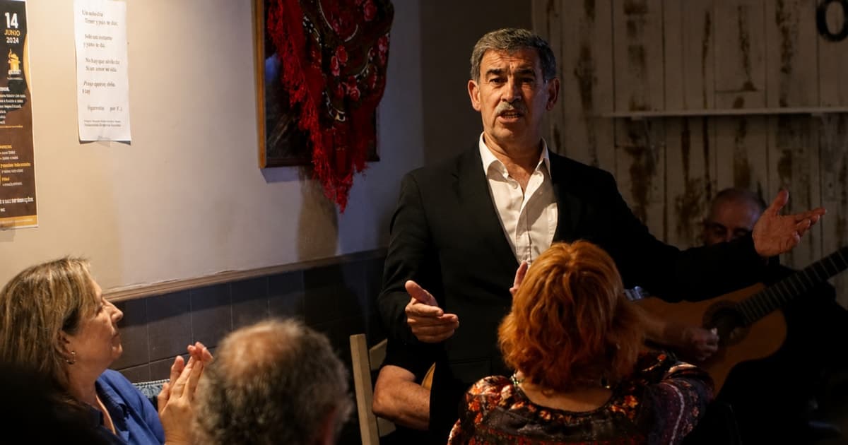 Porto: Traditional Fado Night with Portuguese Dinner