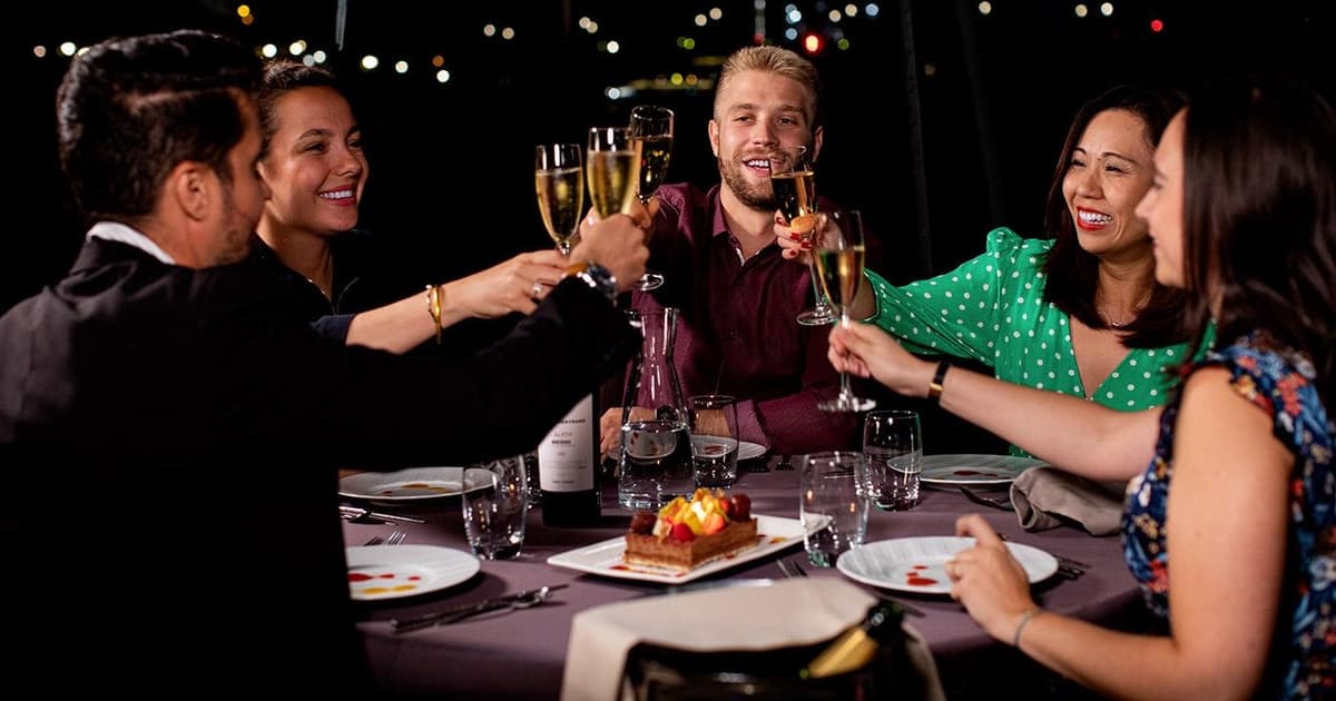París: crucero por el Sena en París con cena de Navidad de 5 platos