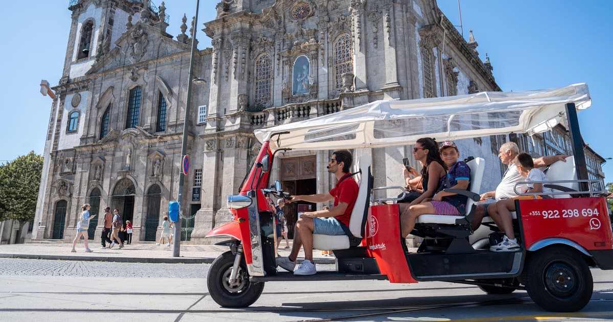 Porto: Guided Tour by Tuk-Tuk & Optional Douro River Cruise