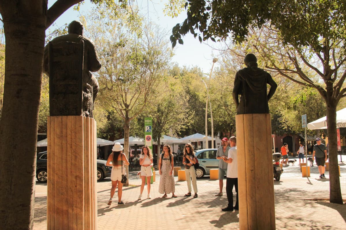 Flamenco for a Day: Guided tour of Seville, workshop, and food tasting