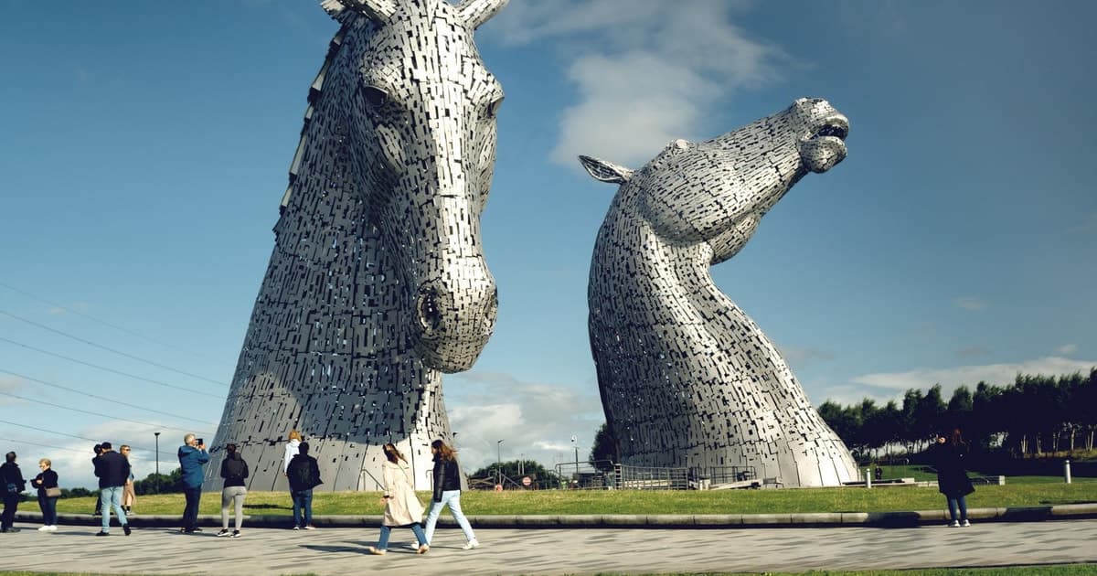 From Edinburgh: Stirling Castle, Kelpies and Loch Lomond