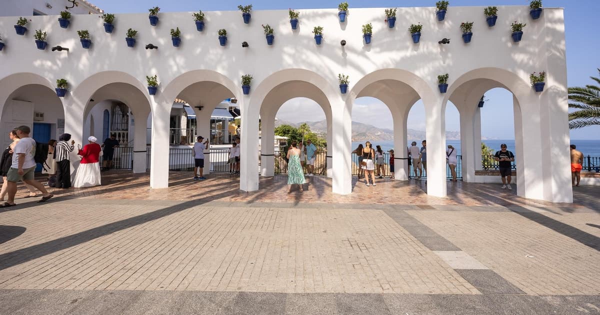 Nerja, Frigiliana y El Acebuchal: Tour semiprivado de día completo