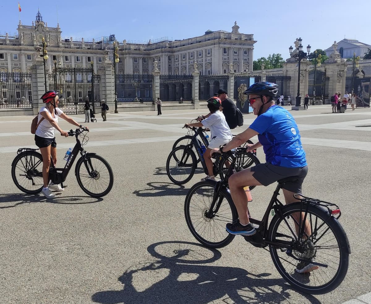 Madrid: tour privado en bici eléctrica con tapas y fotos