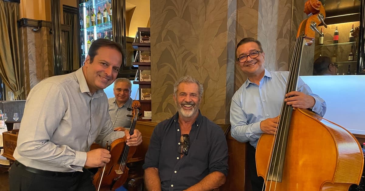 Entrada para cena húngara con orquesta de música en vivo