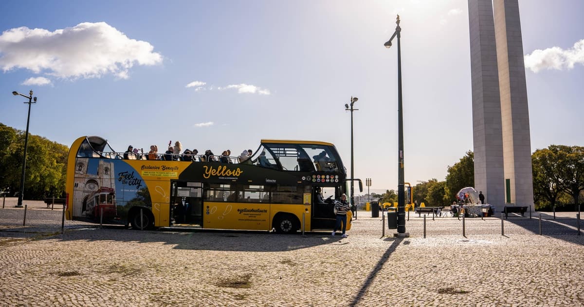 Lisbon: 1-or 2-Day Hop-On Hop-Off Bus Tour