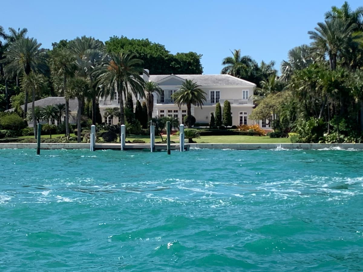 Hop-on Hop-off Water Taxi in Miami and Miami Beach