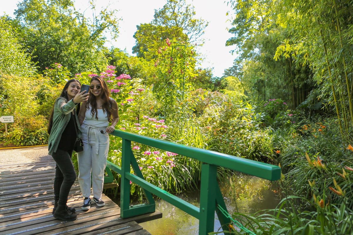 Desde París: Excursión de un día a Giverny con audioguía o guía en directo