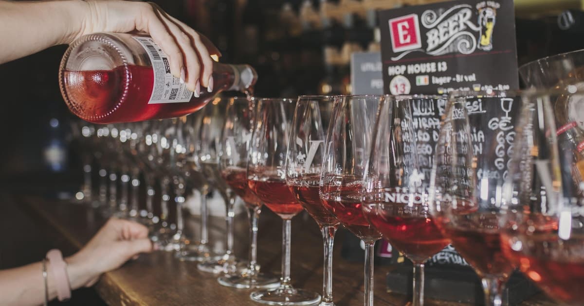 Rome: Trastevere Wine Tasting with Food Pairing and Gelato