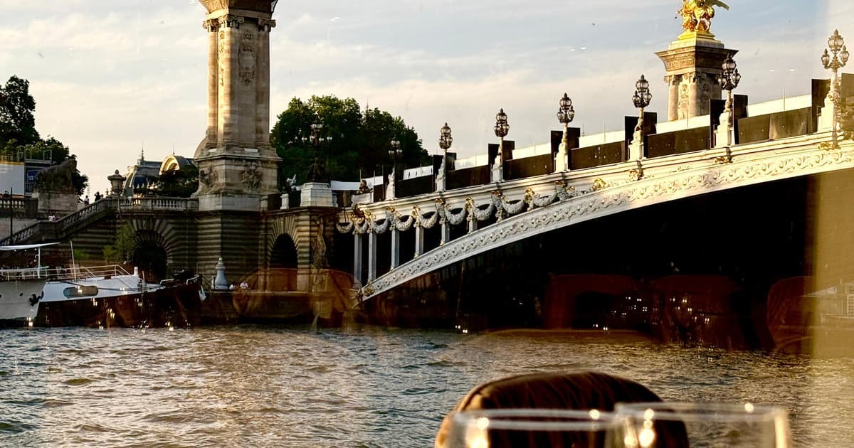 París: paseo en barco con cena bistronómica por el río Sena