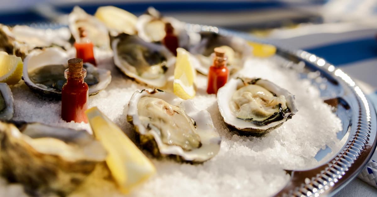 Lisbon: Oyster Tasting Sailboat Tour with Green Wine