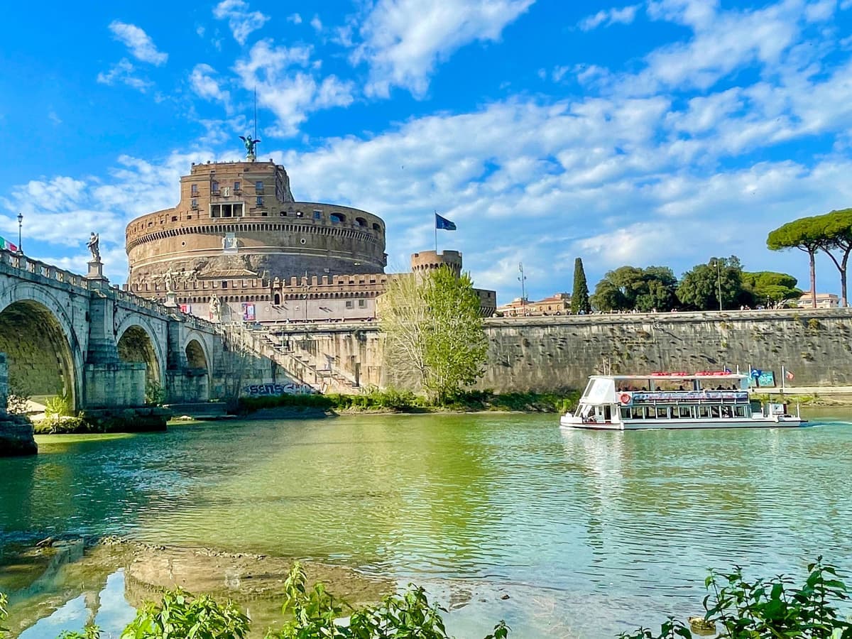 Rome: Food Tasting and Wine Pairing & Tiber River Boat Ride