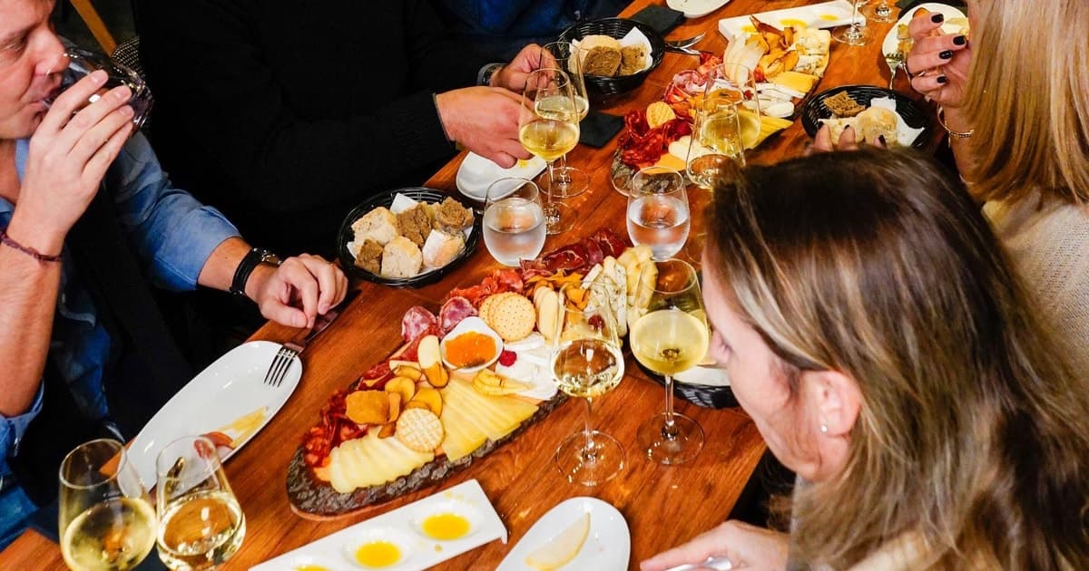 Lisbon: Premium Wine and Tapas Tasting Session