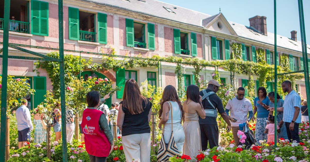 Desde París: Excursión de un día a Giverny y Versalles con almuerzo