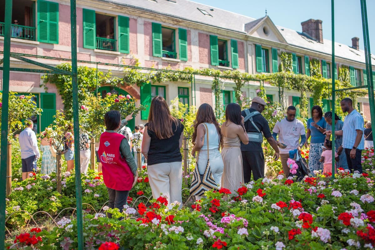 Desde París: Excursión de un día a Giverny y Versalles con almuerzo