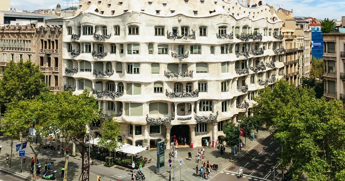 Barcelona: tour guiado por la Casa Milà con acceso temprano por la mañana
