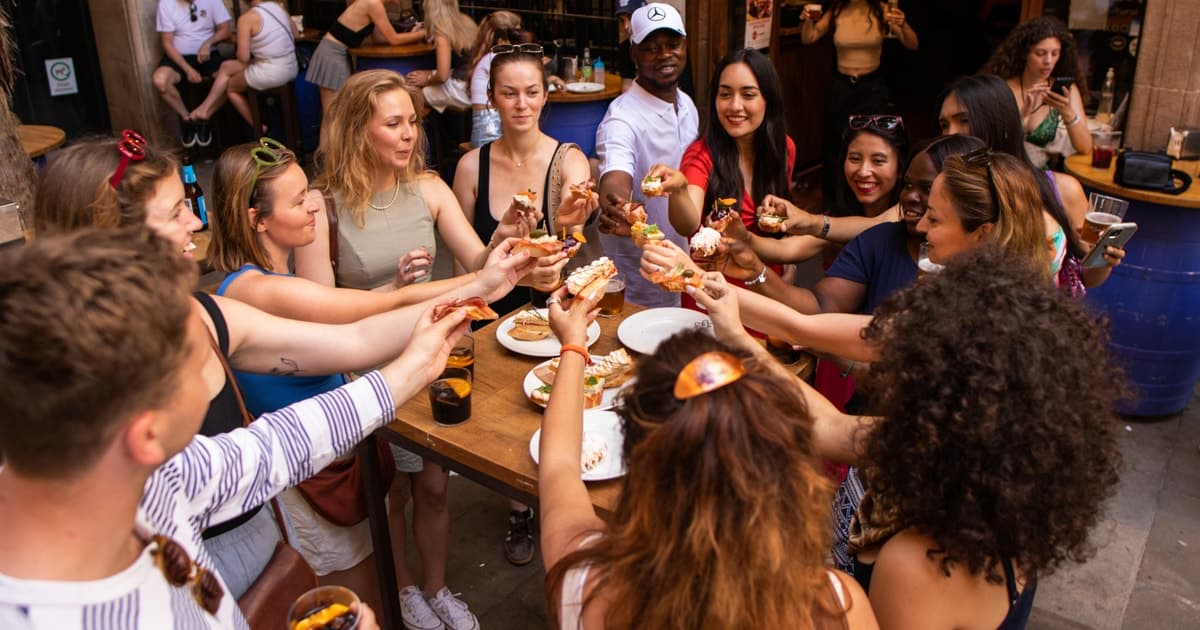 Barcelona Half Day: Tapas Food Tour & Walking Tour 15+Sights
