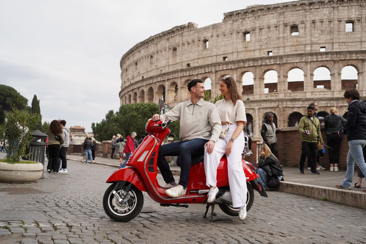 Vespa - Wine and Photography service in Rome