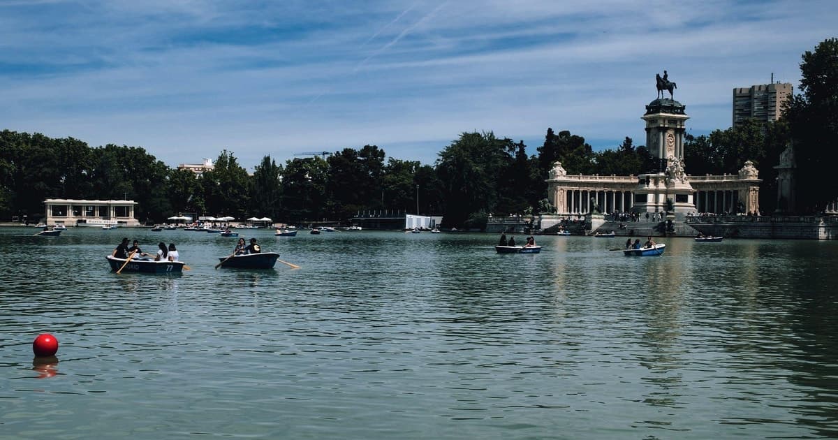 Madrid: tour guiado a pie por el Parque del Retiro en italiano