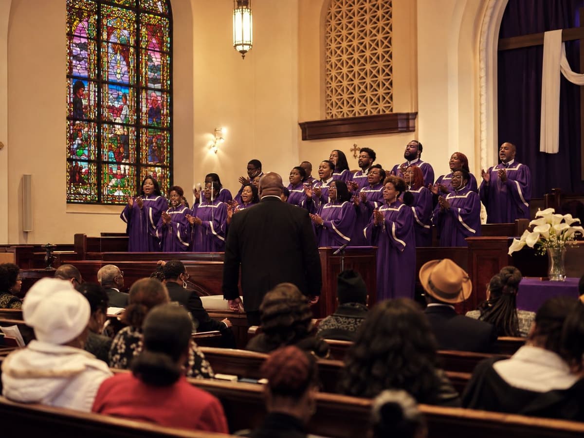 New York City Contrasts Sightseeing Tour and Gospel Service