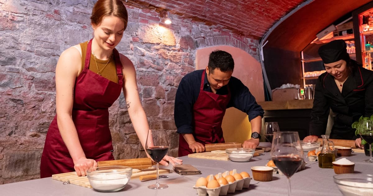 Florence: Pasta and Tiramisu Class with Unlimited Wine