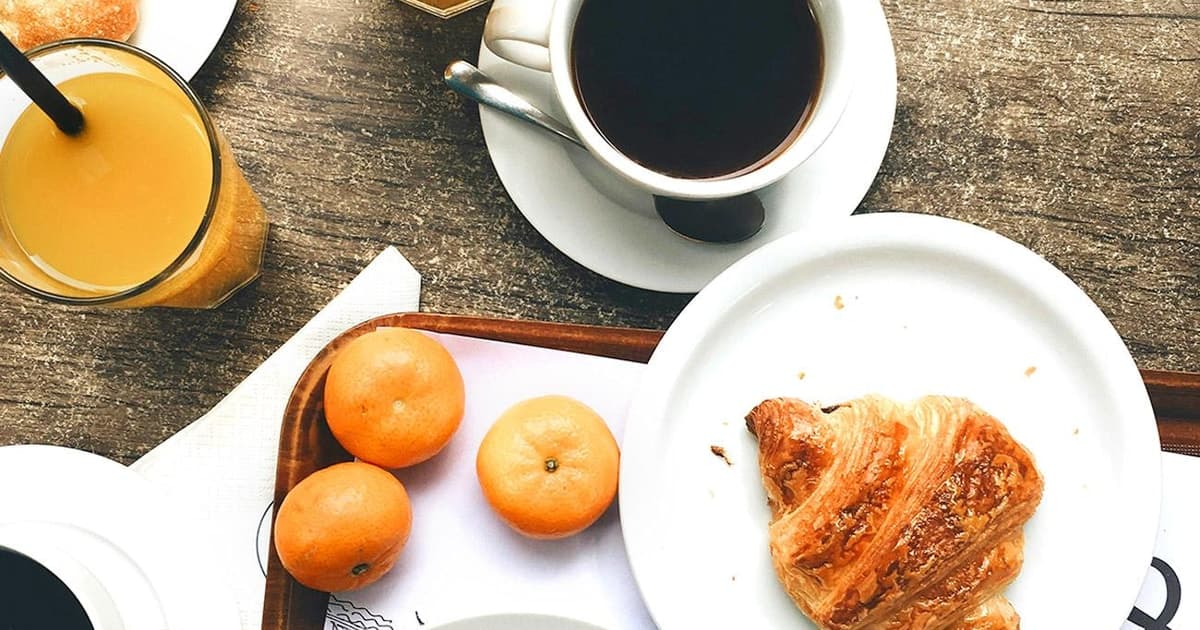 Valencia: Desayuno Brunch en un tour en barco | comida y bebida