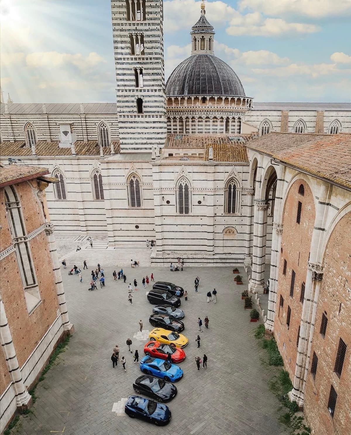 Toscana: tour en superdeportivo con Siena y cata de vino Chianti