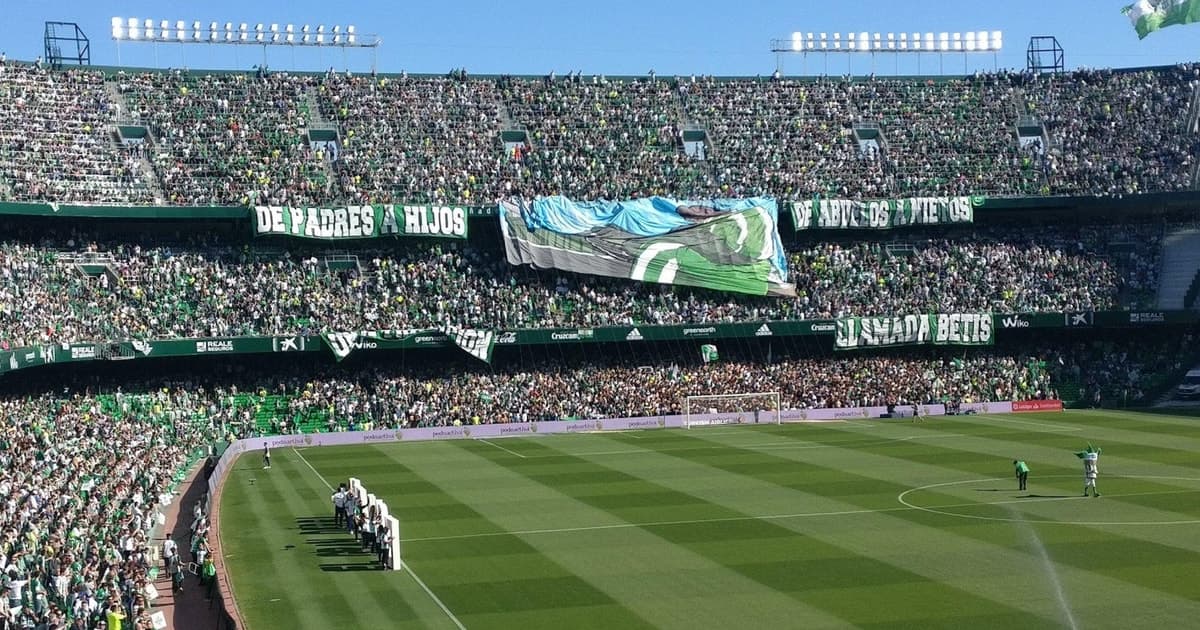 Sevilla: Partido de fútbol del Sevilla FC o del Real Betis con guía