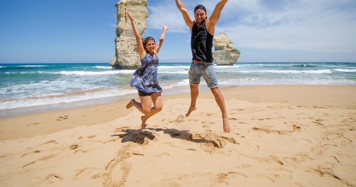 Melbourne: Great Ocean Road 12 Apostles & Rainforest Tour