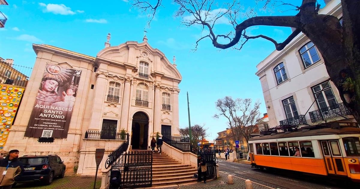Lisbon: Walking Tour of Sé, Sto António, and São Vicente Monastery with Tickets