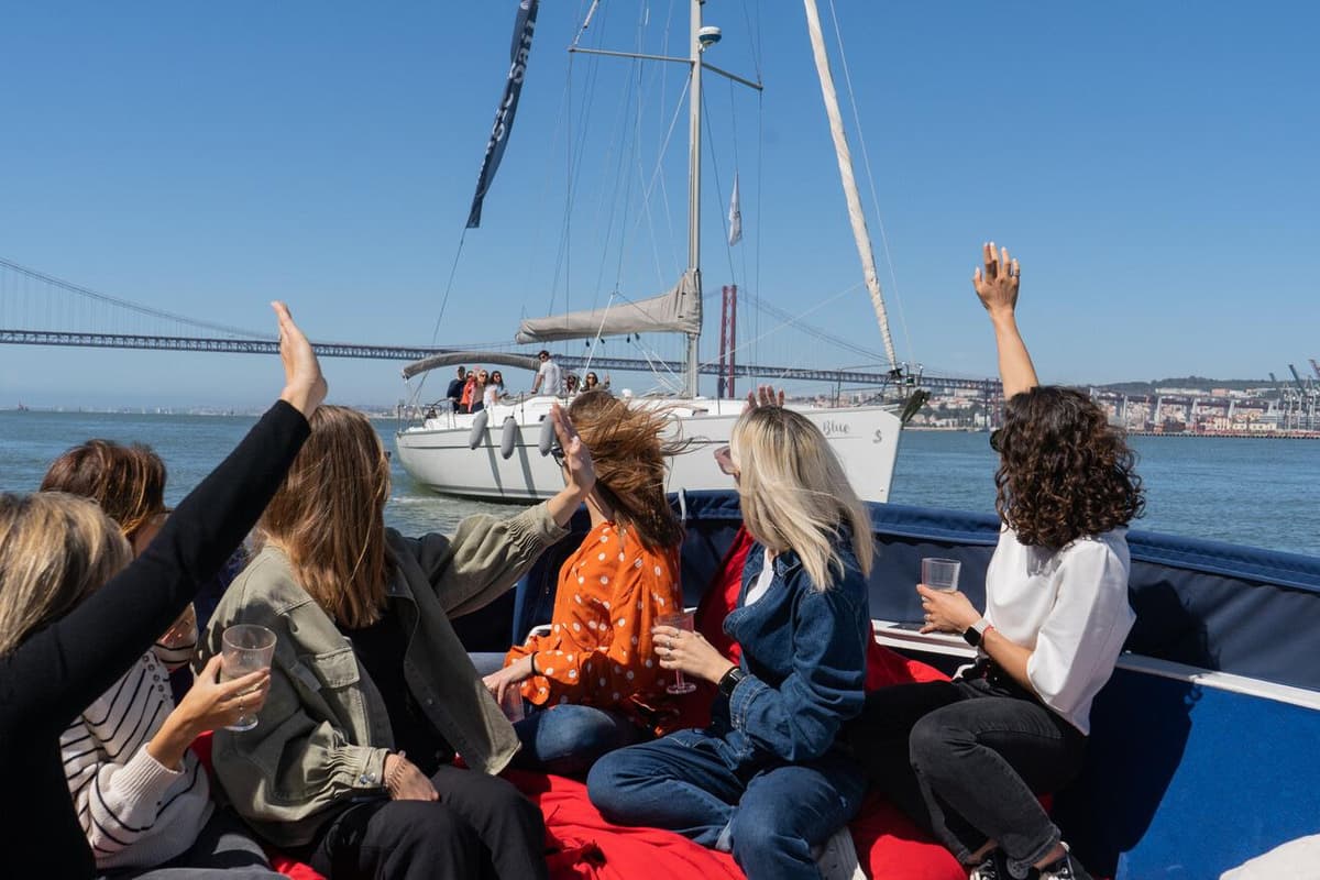 Lisbon: Boat Tour With Portuguese Wine & Surprise Snack