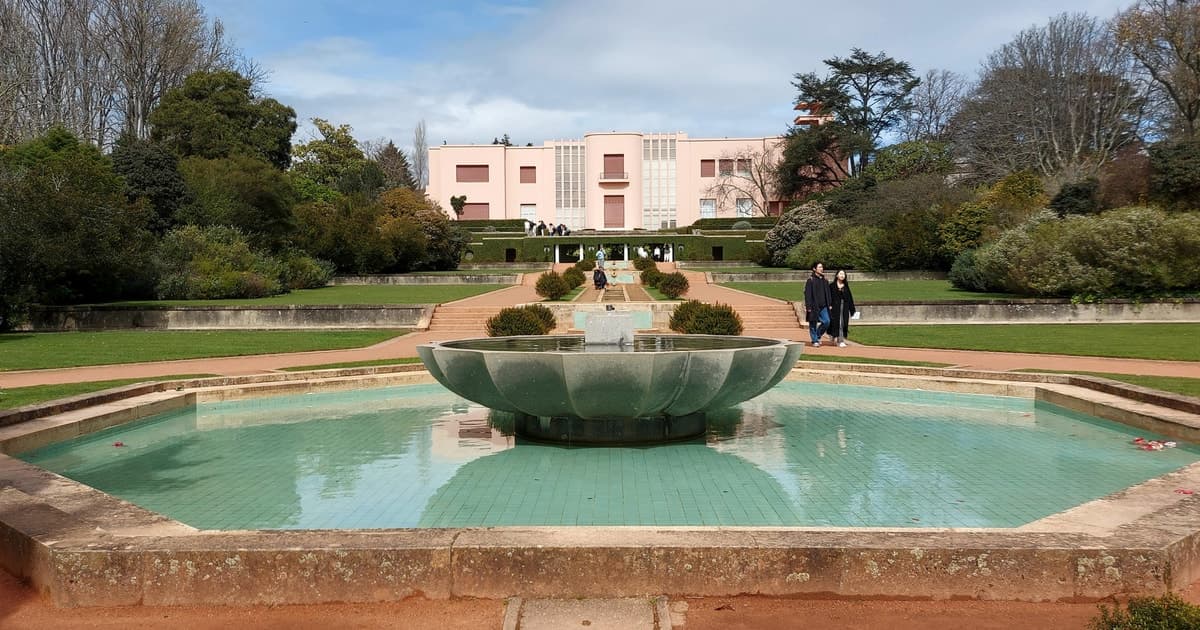 Porto: Serralves Gardens Art and Architecture Walking Tour