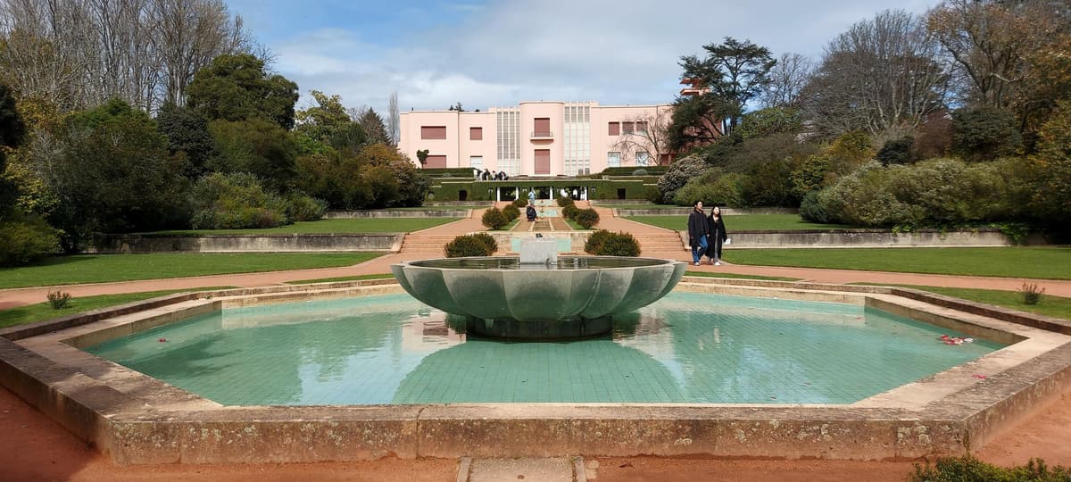 Porto: Serralves Gardens Art and Architecture Walking Tour