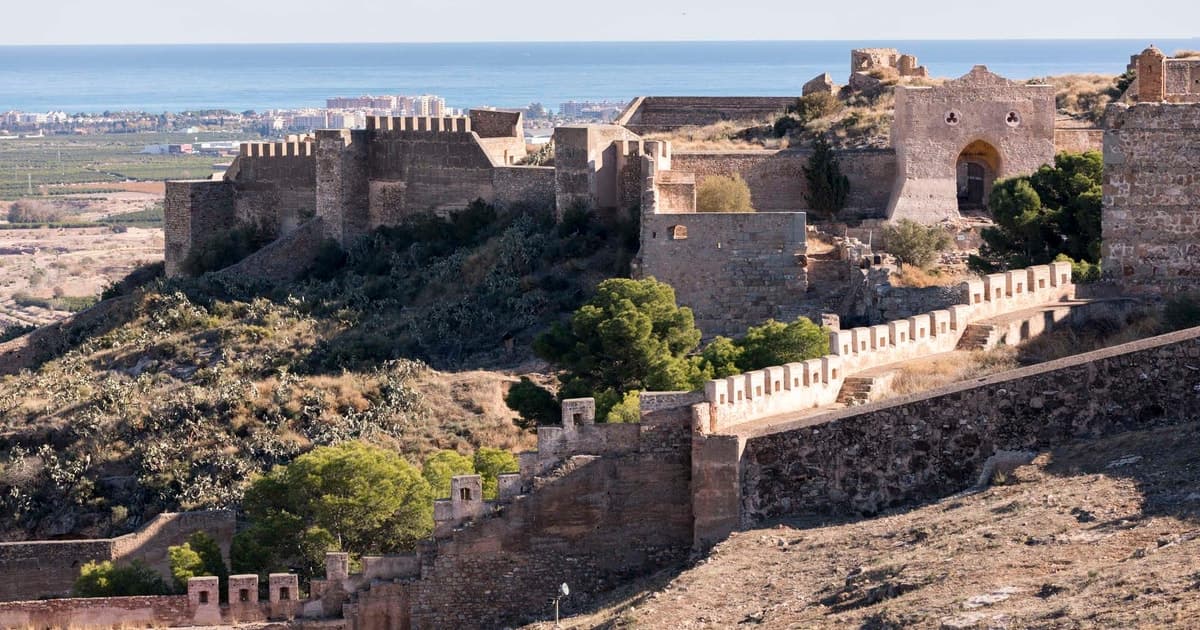 Desde Valencia: excursión Sagunto romano con entradas al castillo y teatro