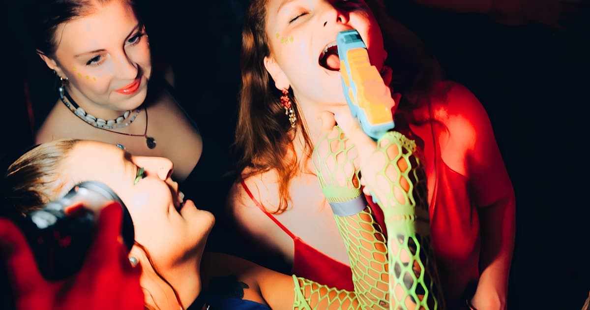 Lisbon: Women‑Led Nightlife Bar Crawl with Games & Entry