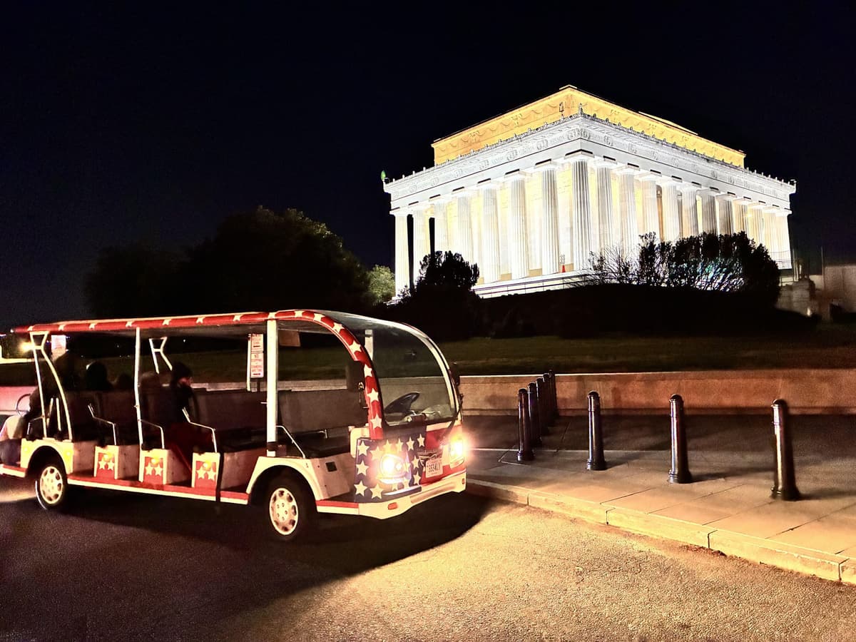 Washington DC Monuments Guided Open-Air Moonlight Tour