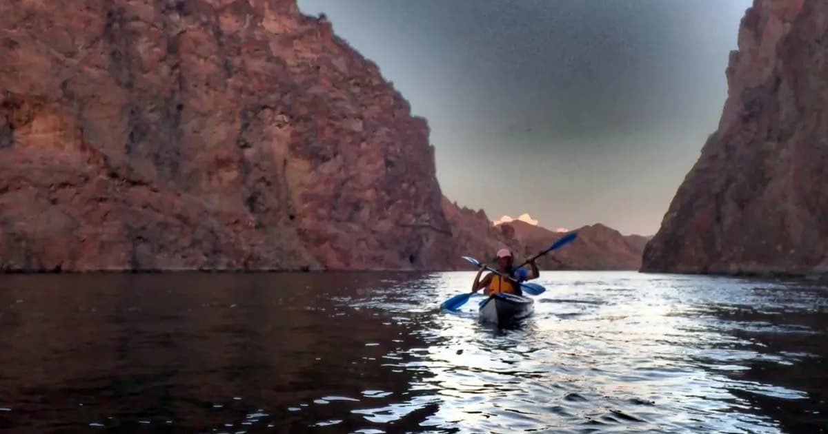 Las Vegas: Twilight and Moonlight Paddle Experience