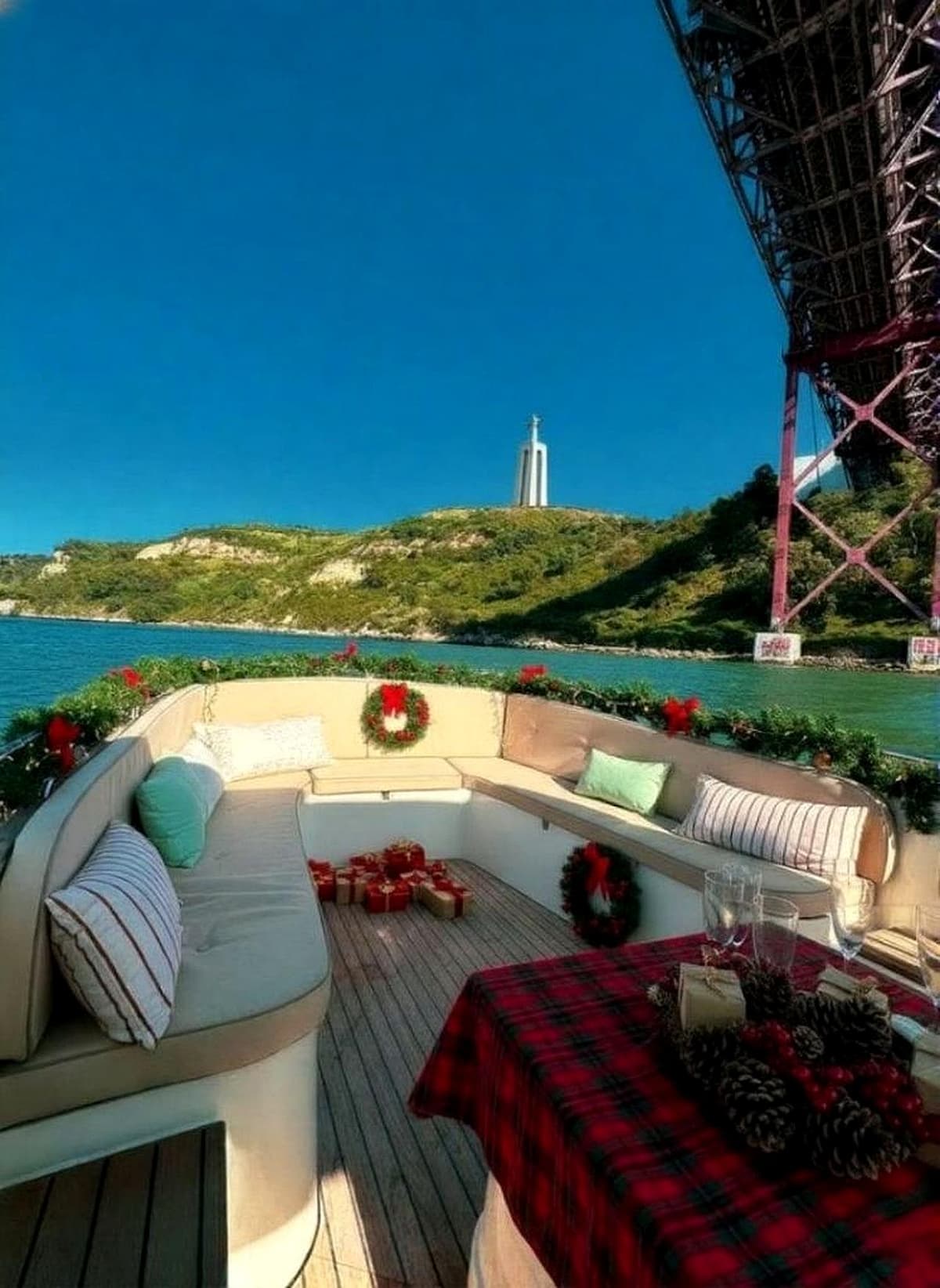 Lisbon: Christmas Sunset Cruise with Buffet & Open Bar